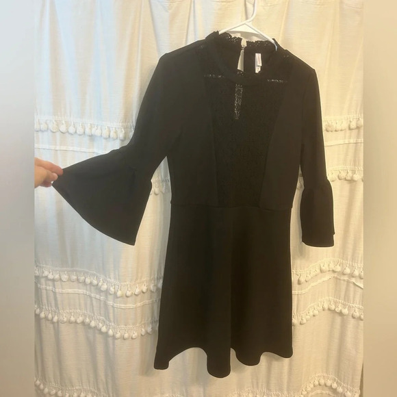Xhilaration black dress with trumpet sleeves size M - Picture 7 of 7